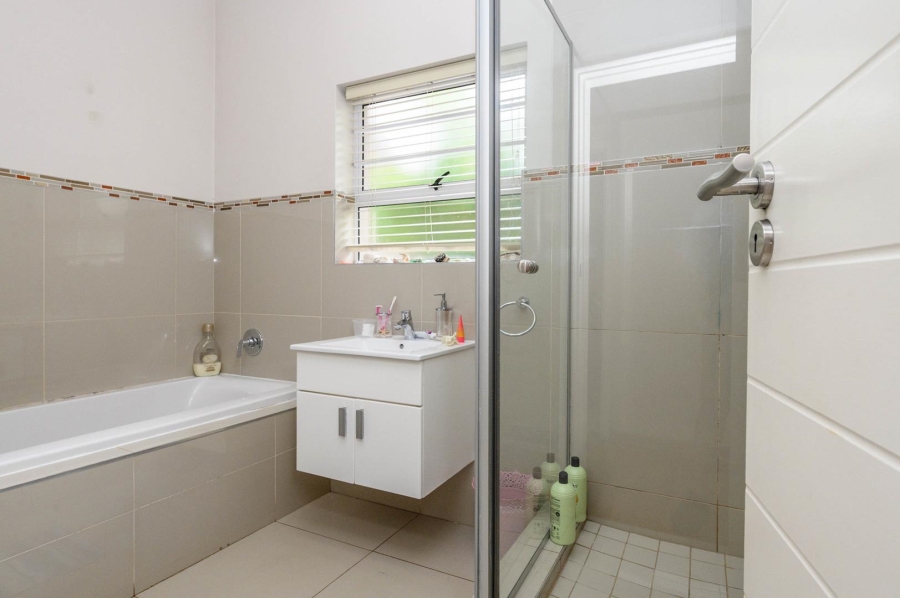 To Let 4 Bedroom Property for Rent in Humewood Eastern Cape